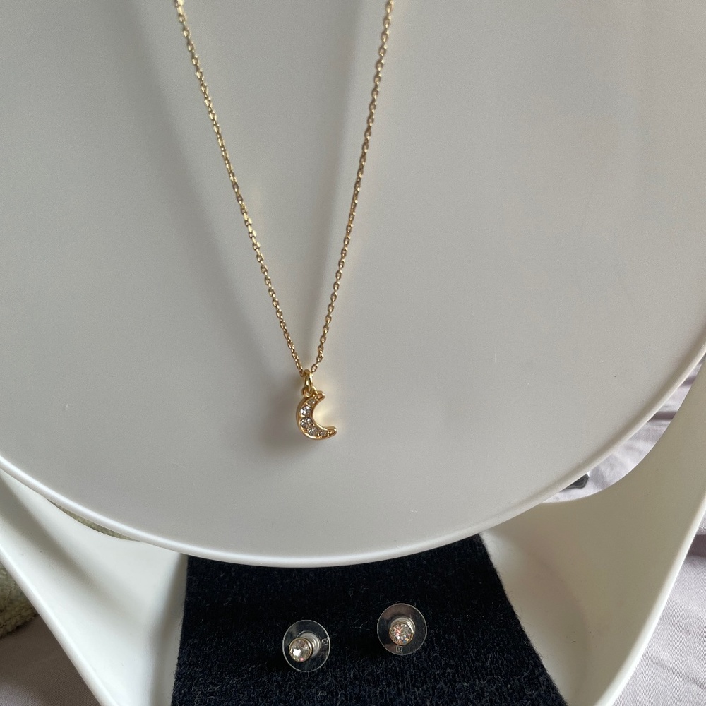 Brand New in Box Set of Necklace and 1 pair of earrings